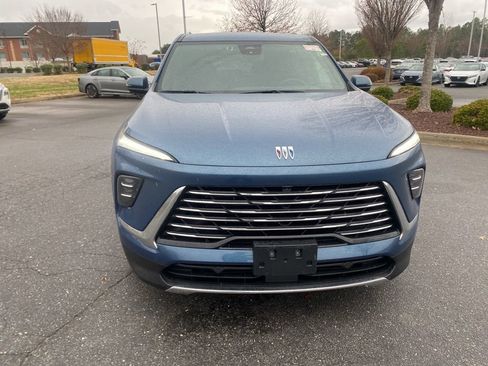 Used 2025 Buick Enclave Preferred image 2