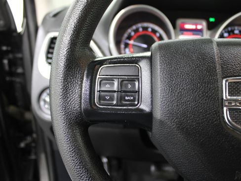 Used 2020 Dodge Journey SE w/ Blacktop Package image 9