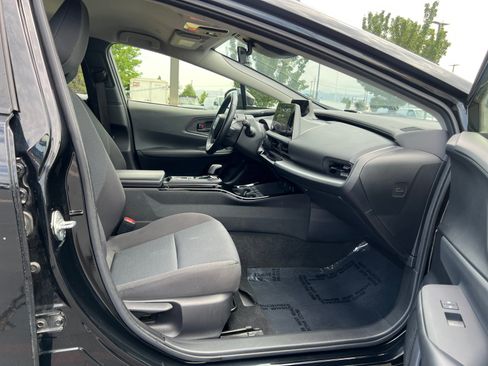 Used 2024 Toyota Prius LE FWD image 29