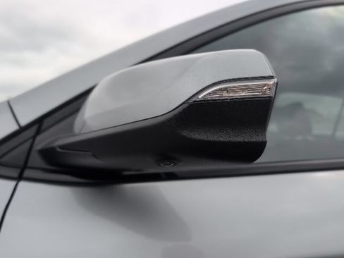Used 2023 Chevrolet Equinox RS FWD image 17