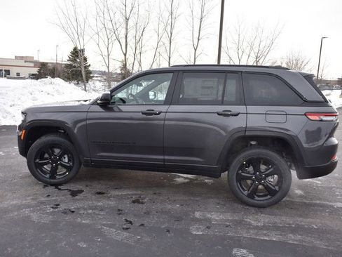 New 2025 Jeep Grand Cherokee Altitude AWD/4WD image 7