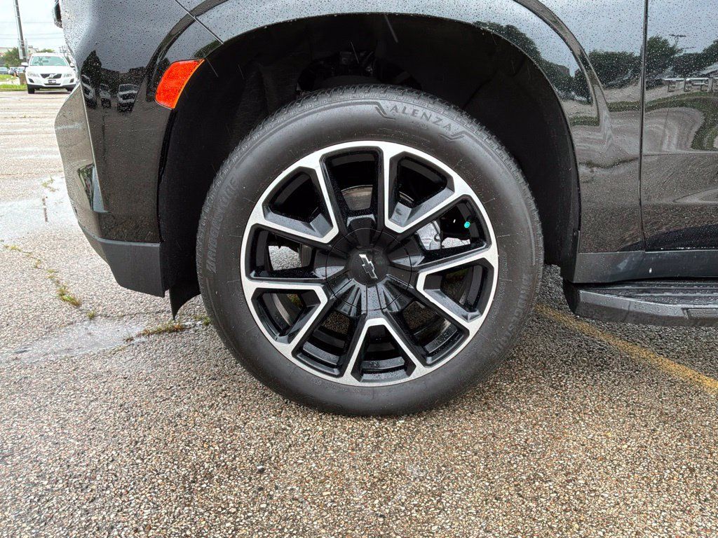 Used 2023 Chevrolet Tahoe RST w/ Luxury Package AWD/4WD image 9