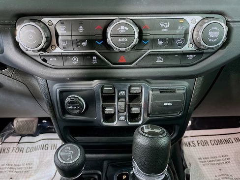 Used 2025 Jeep Wrangler Unlimited Sahara AWD/4WD image 22