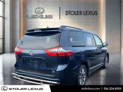 Used 2020 Toyota Sienna XLE image 3