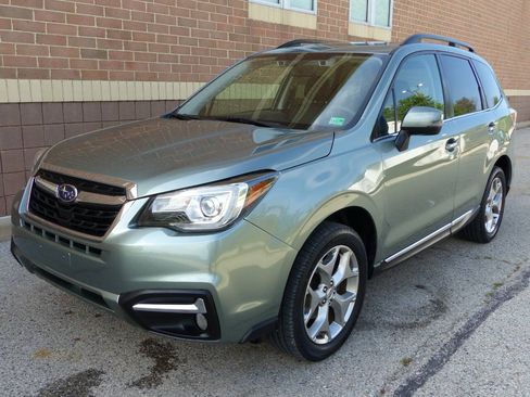 Used 2017 Subaru Forester 2.5i Touring AWD/4WD image 5
