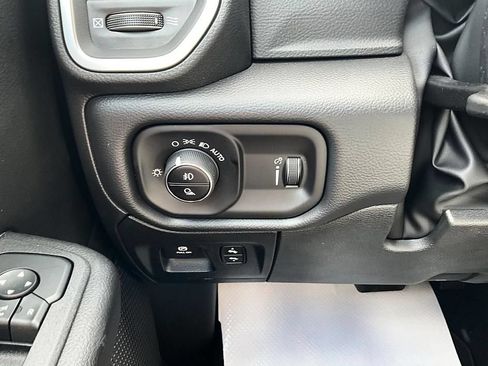 New 2026 RAM 1500 4x4 Crew Cab image 16