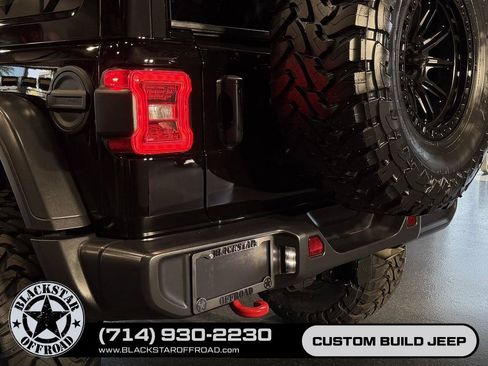 Used 2025 Jeep Wrangler Unlimited Rubicon w/ Convenience Group AWD/4WD image 12
