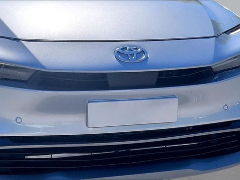 Used 2024 Toyota Prius XLE FWD image 29