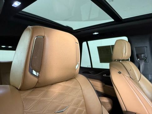 Certified 2022 Cadillac Escalade Premium Luxury image 35