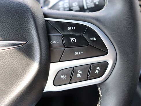 Used 2026 Chrysler Pacifica Select FWD image 37