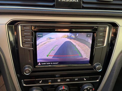 Used 2019 Volkswagen Passat 2.0T Wolfsburg image 31