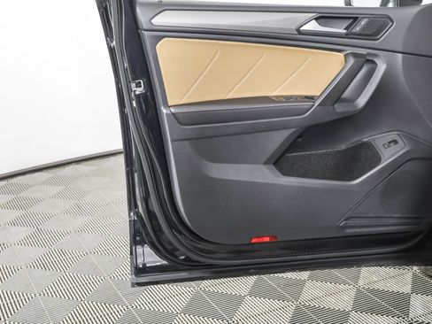 Used 2024 Volkswagen Tiguan SE image 31