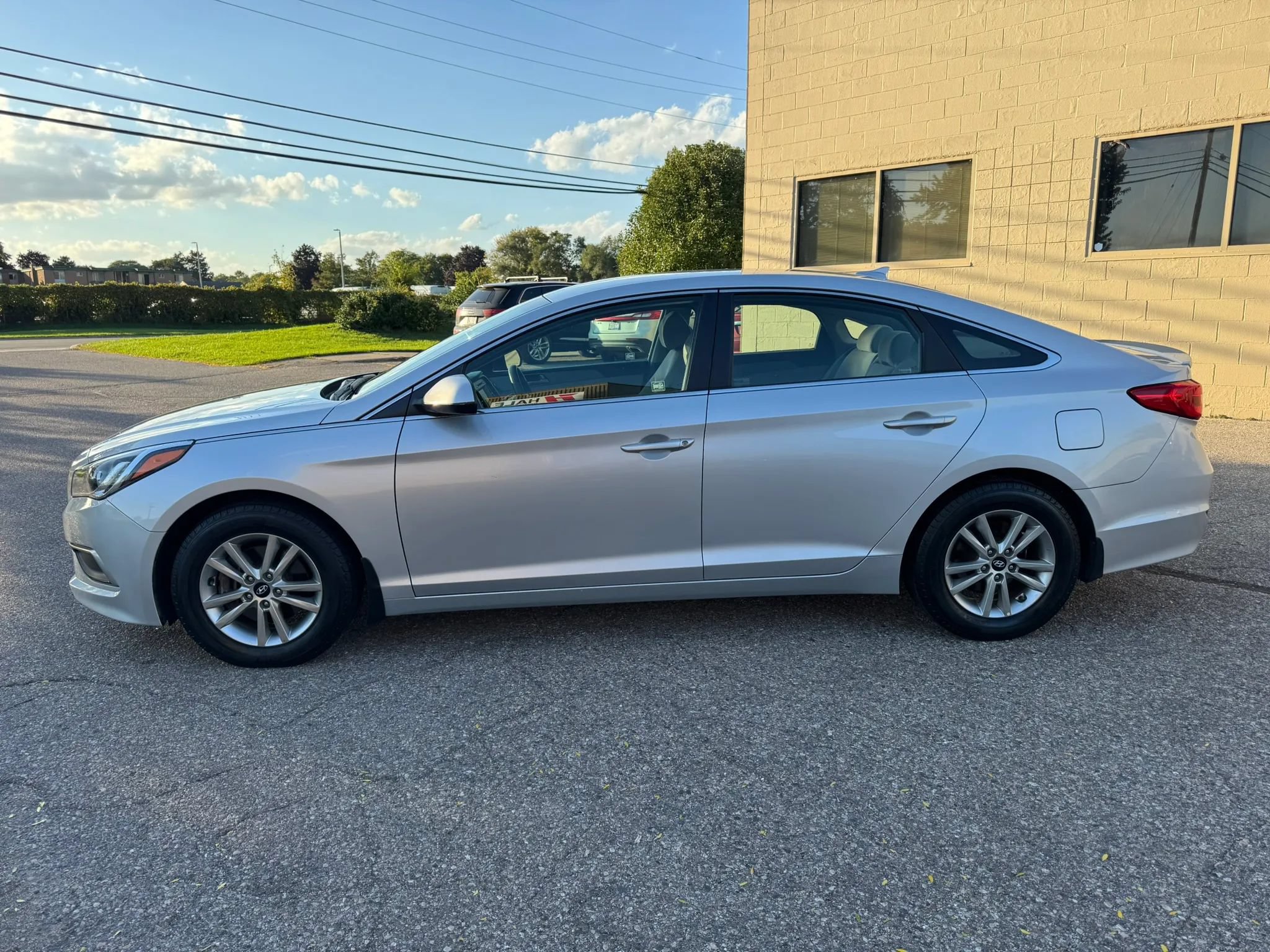 Used 2017 Hyundai Sonata SE w/ Winter Weather Package FWD image 5