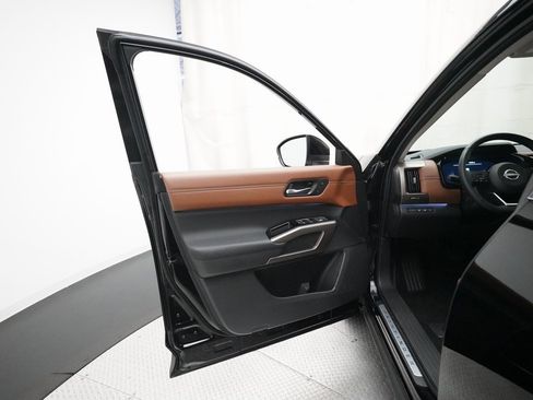 Certified 2024 Nissan Pathfinder Platinum w/ Cargo Package image 28