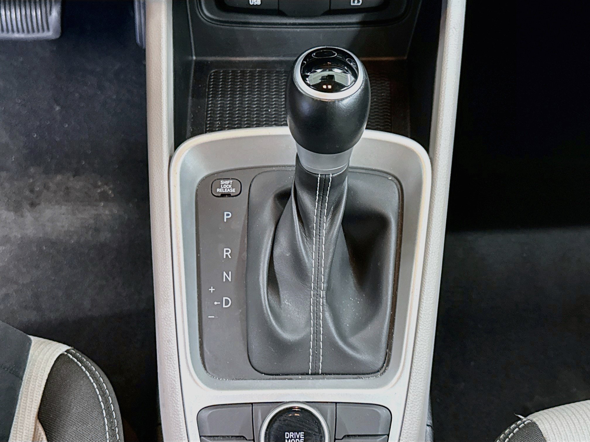 Used 2025 Hyundai Venue SEL FWD image 24