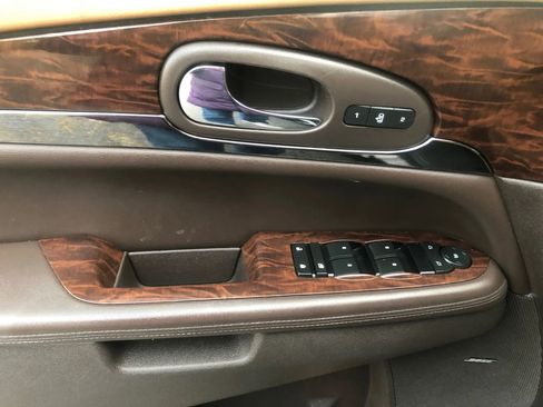 Used 2017 Buick Enclave Leather image 18