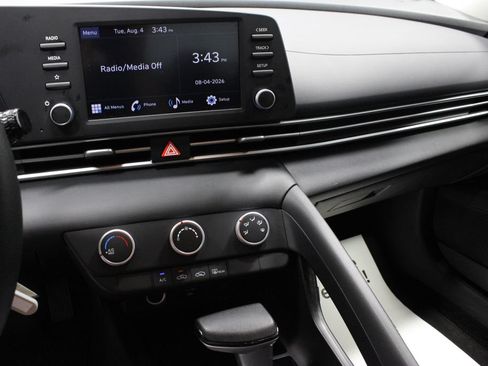 Used 2025 Hyundai Elantra SE FWD image 29