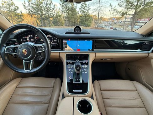 Used 2018 Porsche Panamera 4S image 22