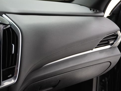 Used 2022 Chevrolet Traverse LT image 32