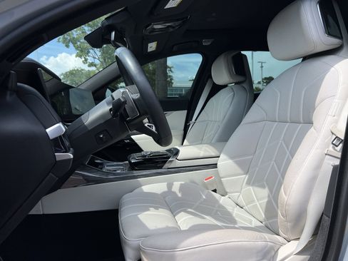Used 2023 BMW 740i RWD image 16