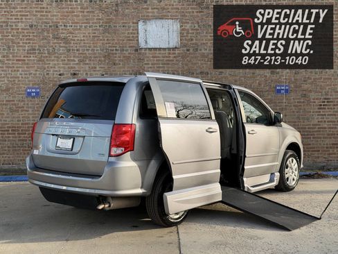 Used 2016 Dodge Grand Caravan SE w/ Quick Order Package 29E SE image 1
