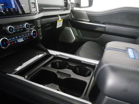 Used 2025 Ford F250 Platinum AWD/4WD image 27
