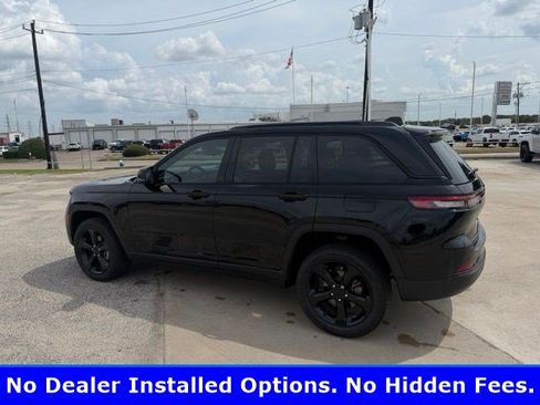 Used 2023 Jeep Grand Cherokee Altitude RWD image 5