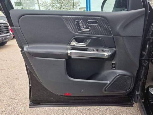 Used 2025 Mercedes-Benz GLB 250 4MATIC image 13