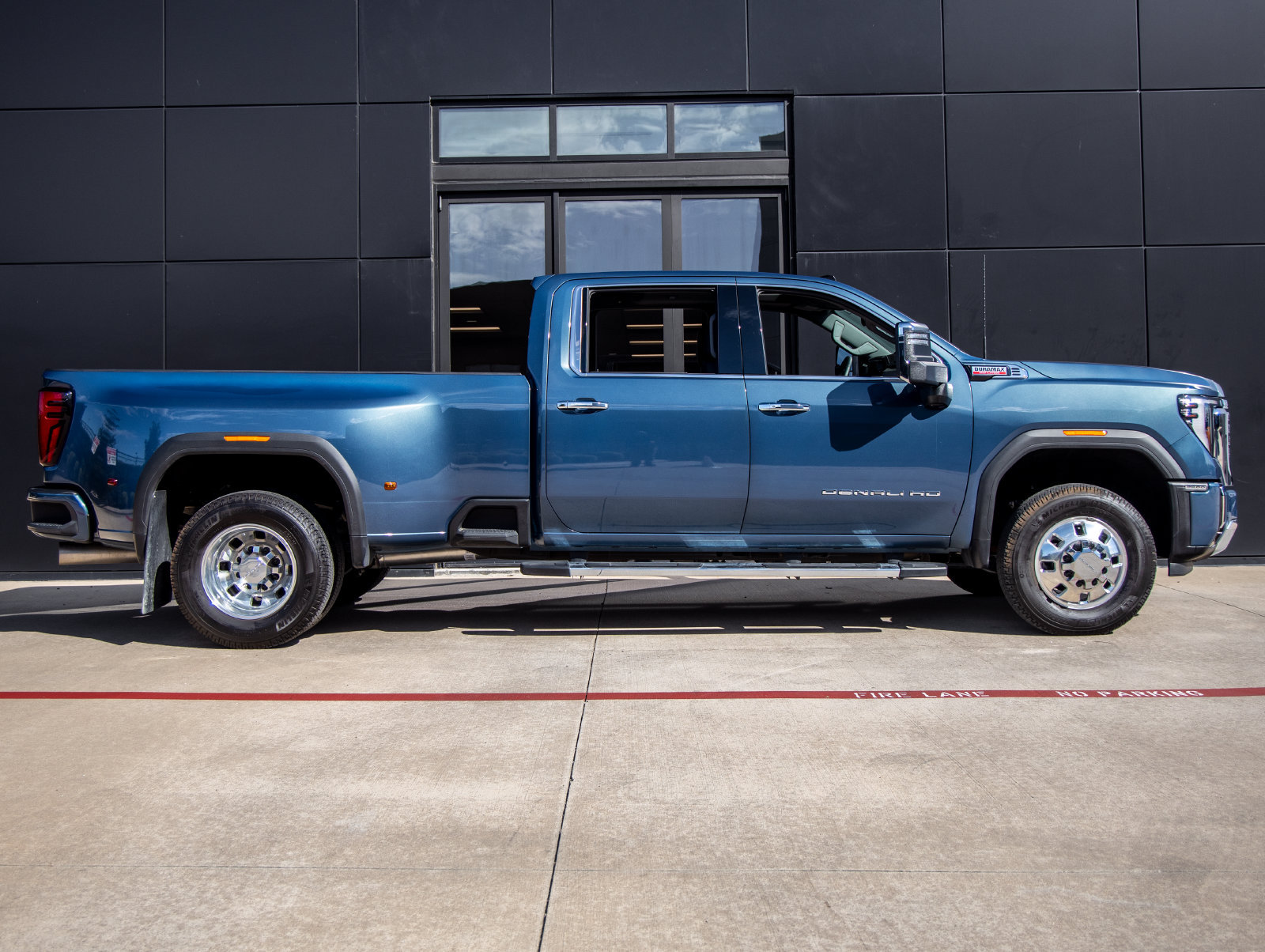 Used 2026 GMC Sierra 3500 Denali w/ Denali Reserve Package AWD/4WD image 10