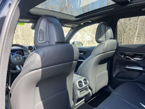 Used 2025 Mercedes-Benz GLC 300 4MATIC image 31