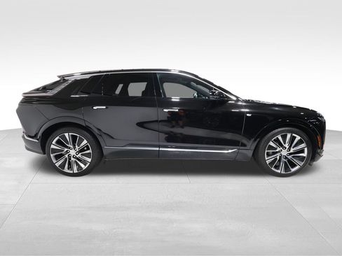 Certified 2025 Cadillac Lyriq Luxury AWD/4WD image 5