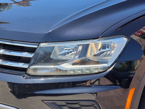 Used 2020 Volkswagen Tiguan SE w/ Panoramic Sunroof Package FWD image 6
