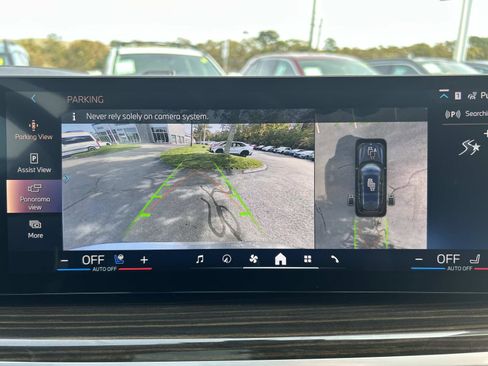 Used 2024 BMW X7 xDrive40i w/ Premium Package image 31