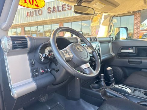 Used 2014 Toyota FJ Cruiser 4WD image 13