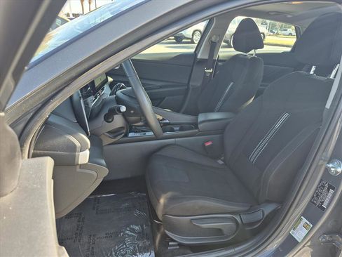 Used 2025 Hyundai Elantra SEL image 11