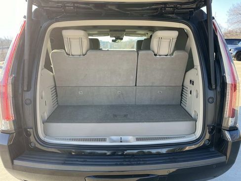 Used 2020 Cadillac Escalade Premium Luxury image 12