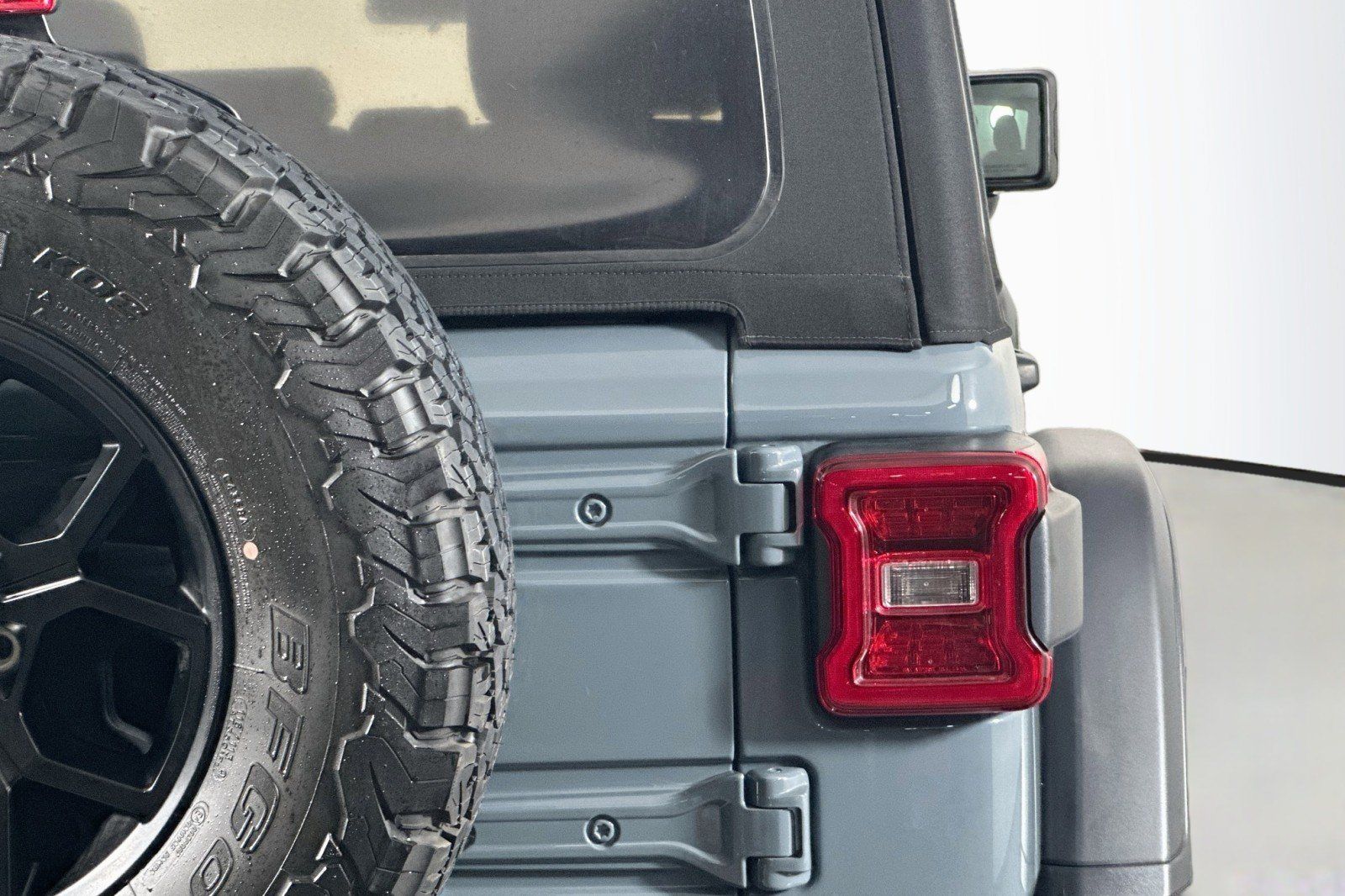 Used 2024 Jeep Wrangler Unlimited AWD/4WD image 14