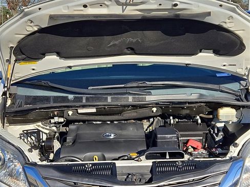 Used 2014 Toyota Sienna Limited image 31