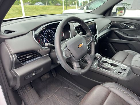 Used 2023 Chevrolet Traverse High Country w/ LPO, 'HIT The Road' Package AWD/4WD image 9