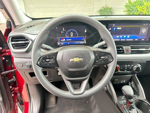 Used 2025 Chevrolet TrailBlazer LT image 28