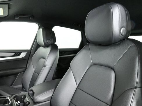 Used 2025 Porsche Cayenne image 8