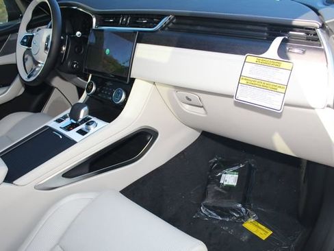 New 2026 Jaguar F-PACE R-Dynamic S image 24