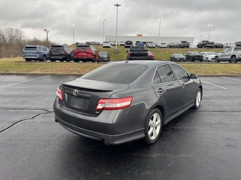 Used 2011 Toyota Camry SE image 3