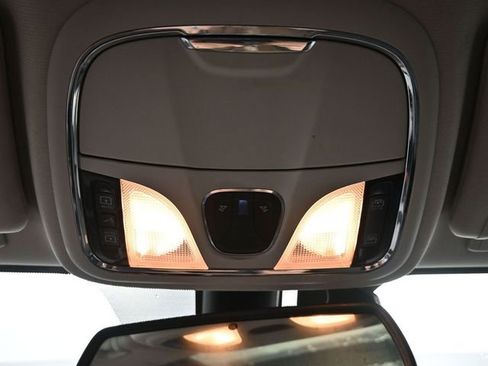 Used 2018 Jeep Cherokee Limited image 38