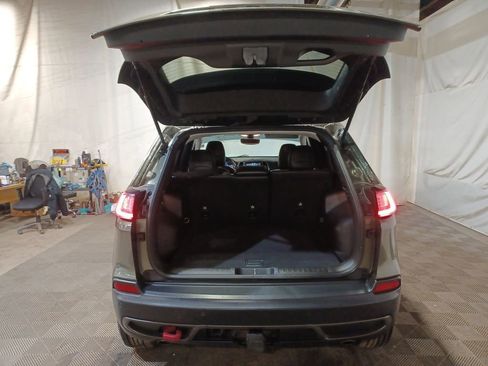 Used 2019 Jeep Cherokee Trailhawk image 24