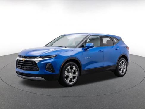 Used 2025 Chevrolet Blazer LT FWD image 3