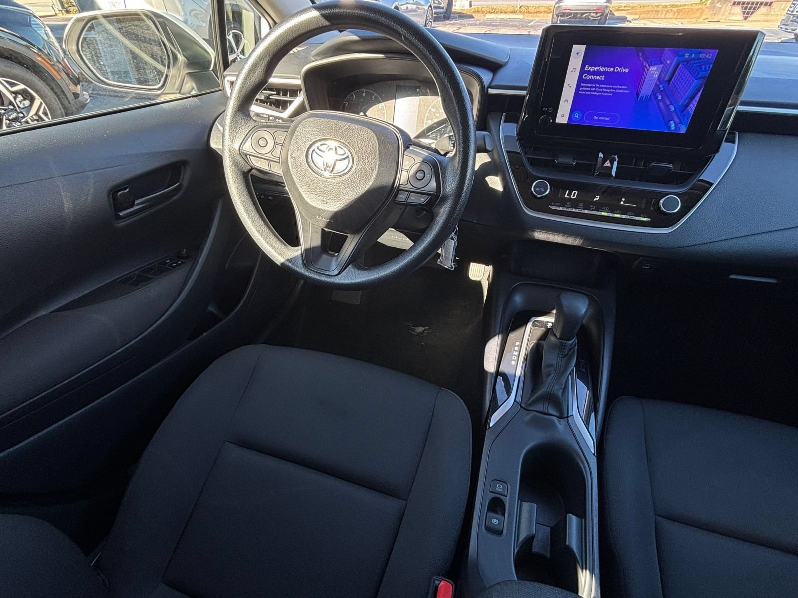 Used 2025 Toyota Corolla LE FWD image 32