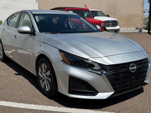 Used 2023 Nissan Altima 2.5 S FWD image 13