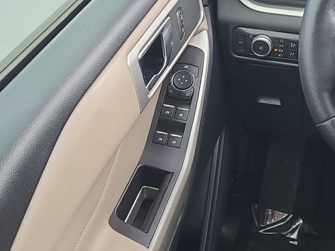 Used 2020 Ford Explorer XLT w/ Equipment Group 202A RWD image 18