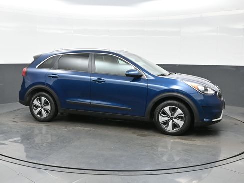 Used 2017 Kia Niro LX image 7
